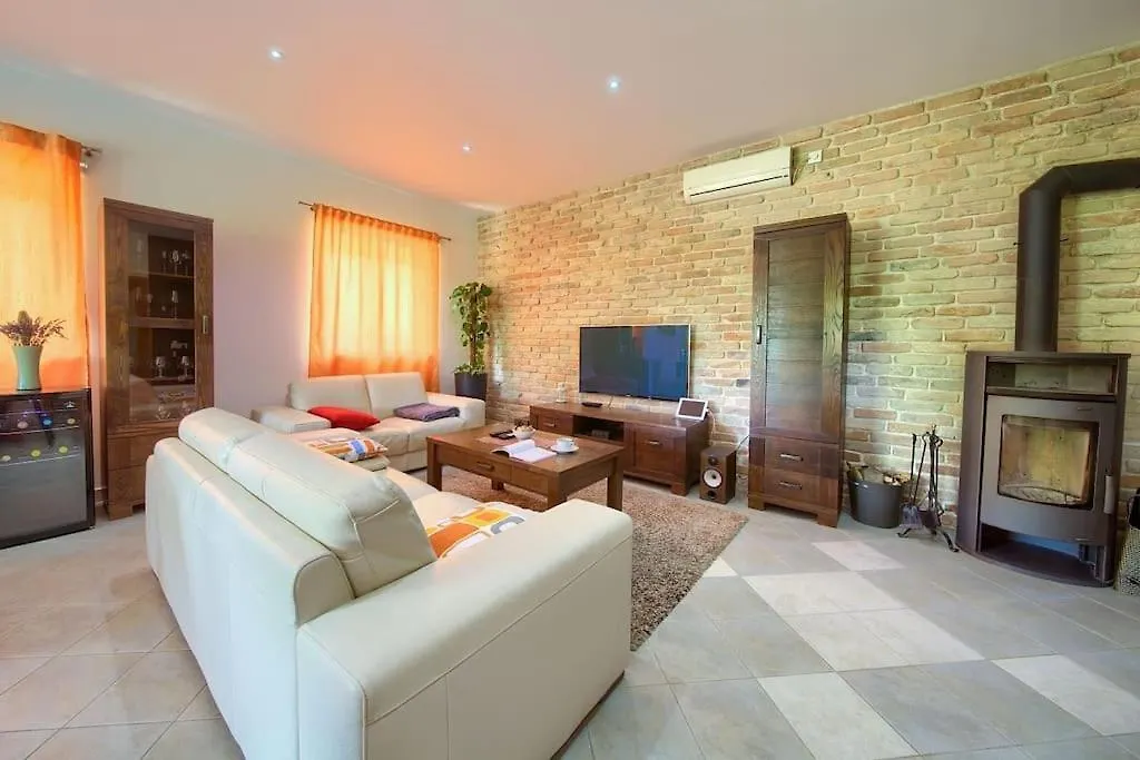 Villa Tara Kras 0*,